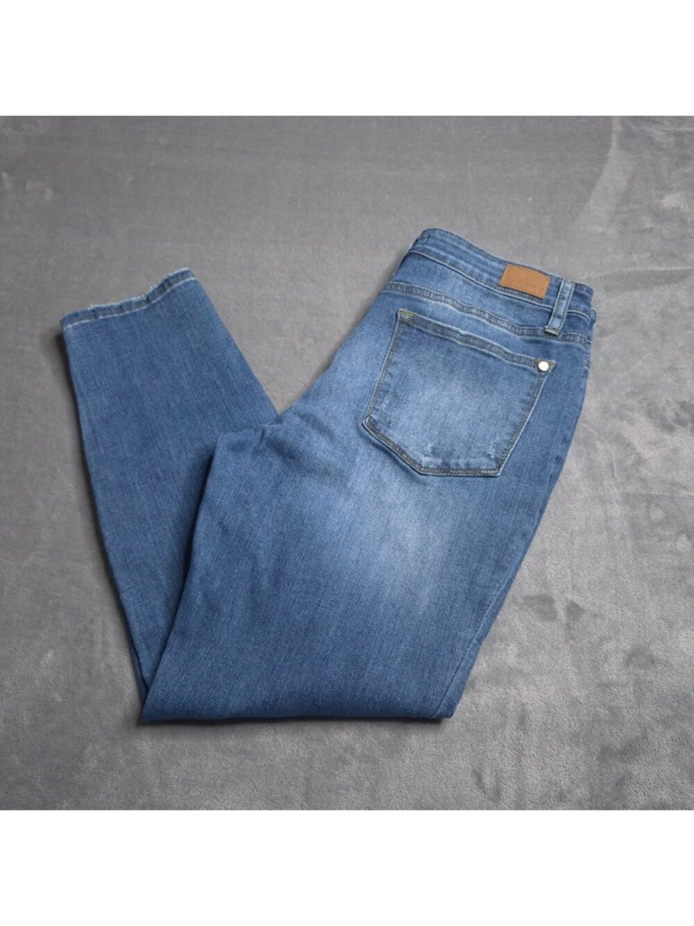 Judy Blue Womens Distressed Skinny Capri Jeans 31 Medium Wash Mid Rise Stretch